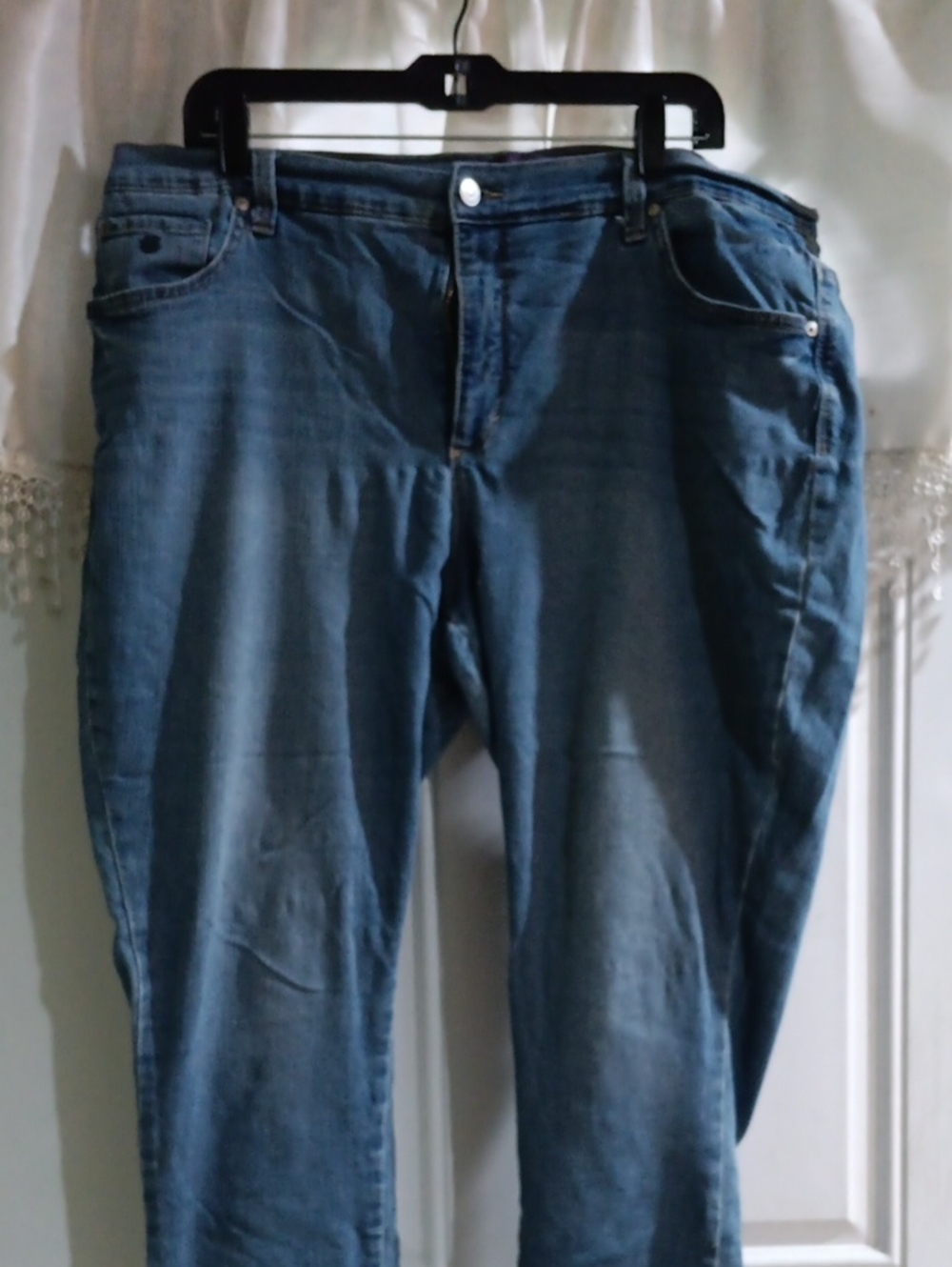 2/$12 Gloria Vanderbilt Medium Blue Straight Leg Jeans